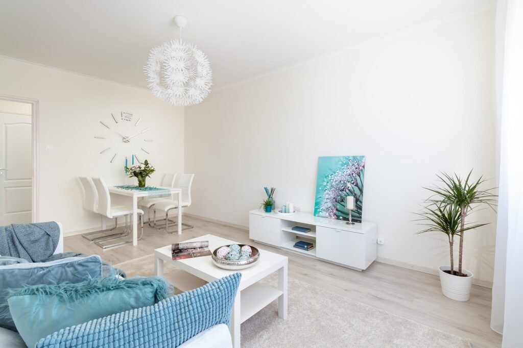 Compare Renters Insurance Cost Across Different States - apartment living room moving boxes