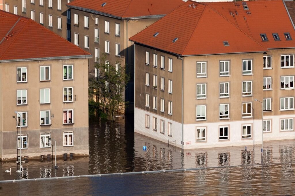 Flood Insurance Florida - house surrounded by flood water
